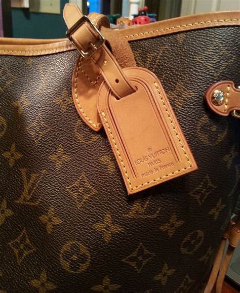 louis vuitton neverfull luggage tag|louis vuitton carry on suitcase.